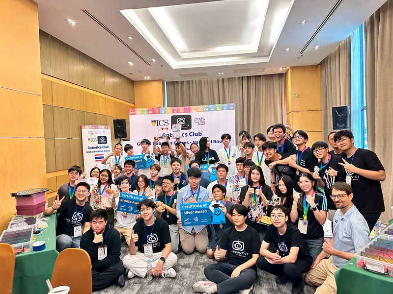 ICS Robotics Club and the competing teams at the Thailand National Round