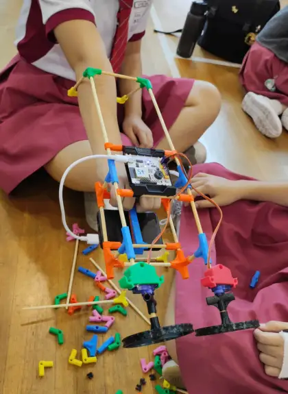 Hands on a tall rig