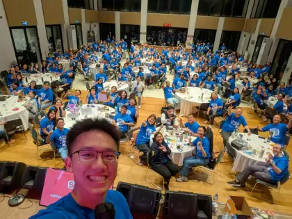 A selfie with a hall of builders