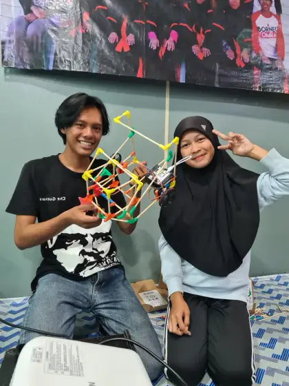 Teens with their robot frame at Borneo Komrad
