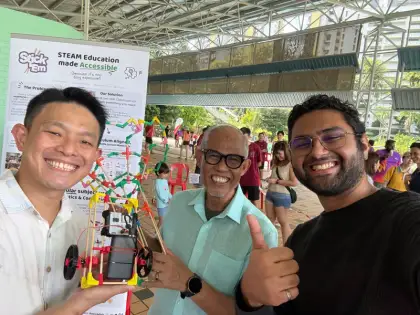 Thumbs up for the finished wheeled robot