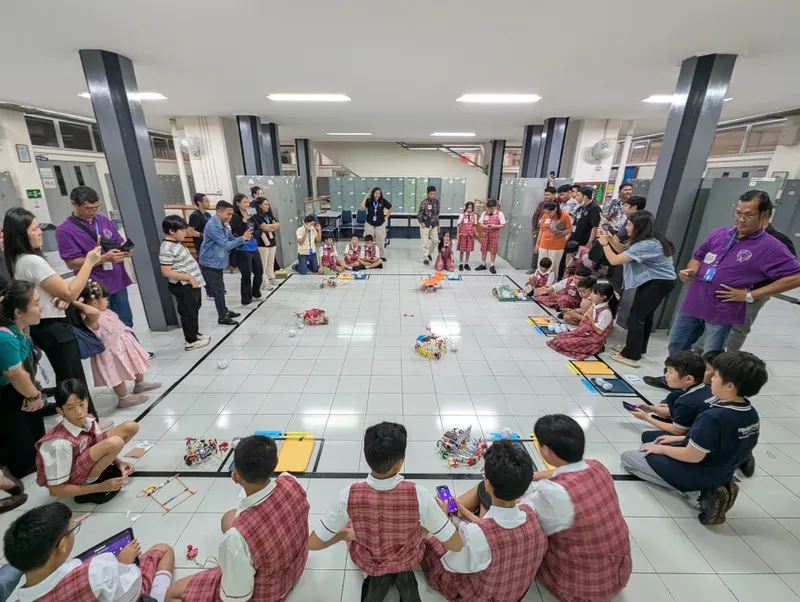 Students with their robots at the BPK Penabur Inter-School Competition